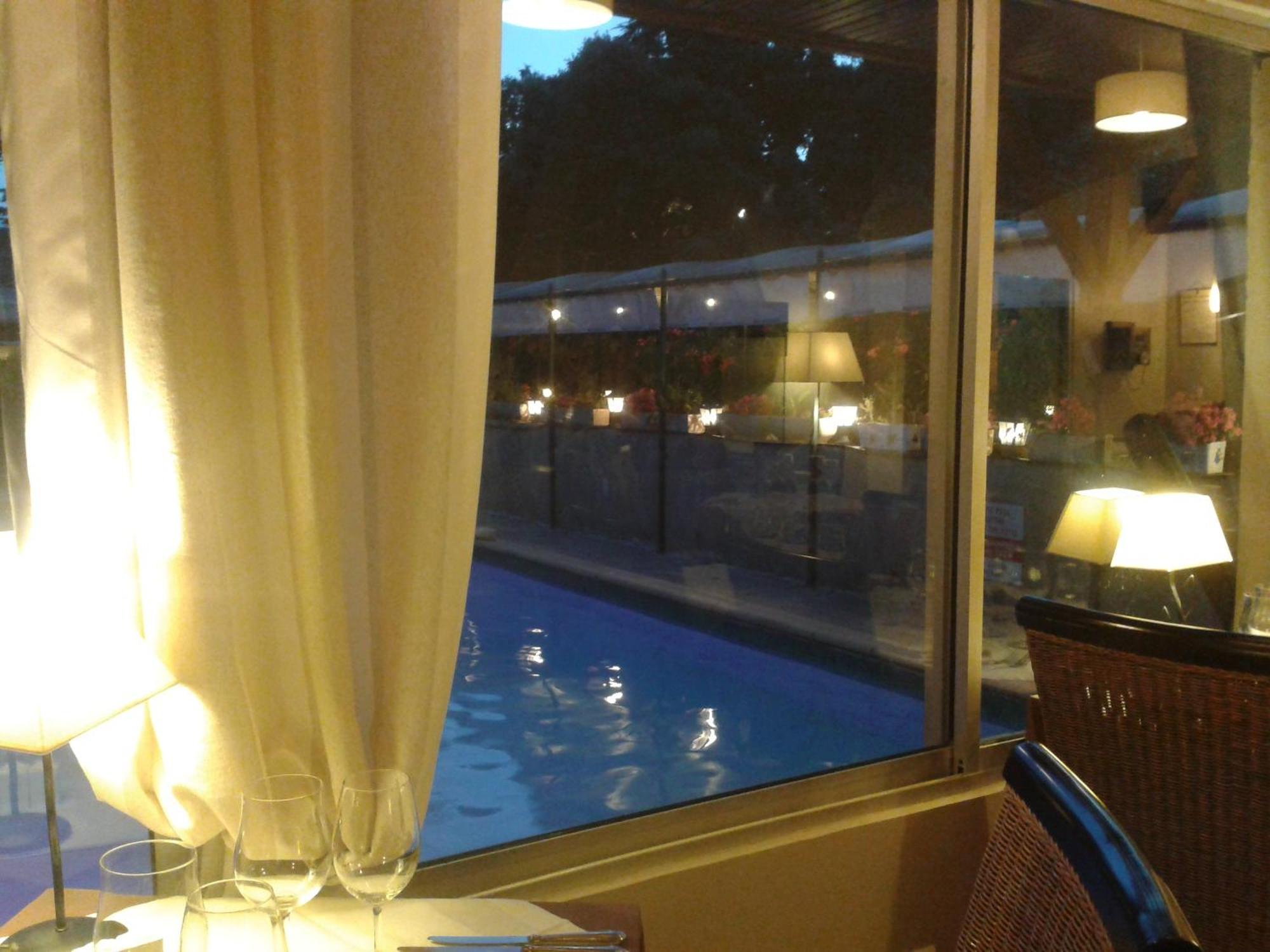 Logis Hotel - Restaurant Residence Les Cedres Villeneuve-les-Avignon Ngoại thất bức ảnh