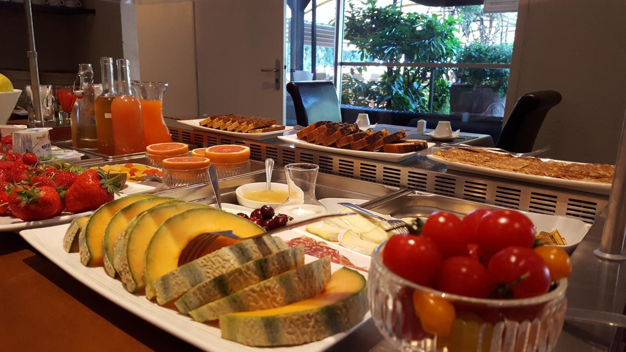 Logis Hotel - Restaurant Residence Les Cedres Villeneuve-les-Avignon Ngoại thất bức ảnh
