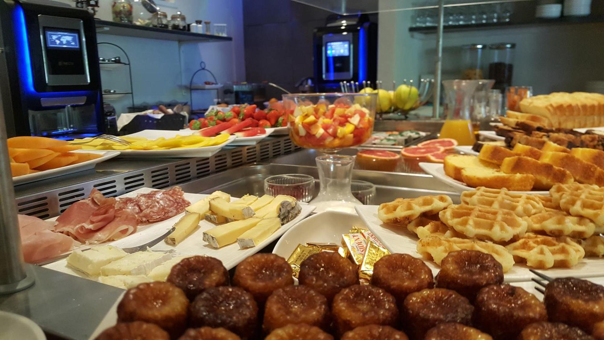 Logis Hotel - Restaurant Residence Les Cedres Villeneuve-les-Avignon Ngoại thất bức ảnh