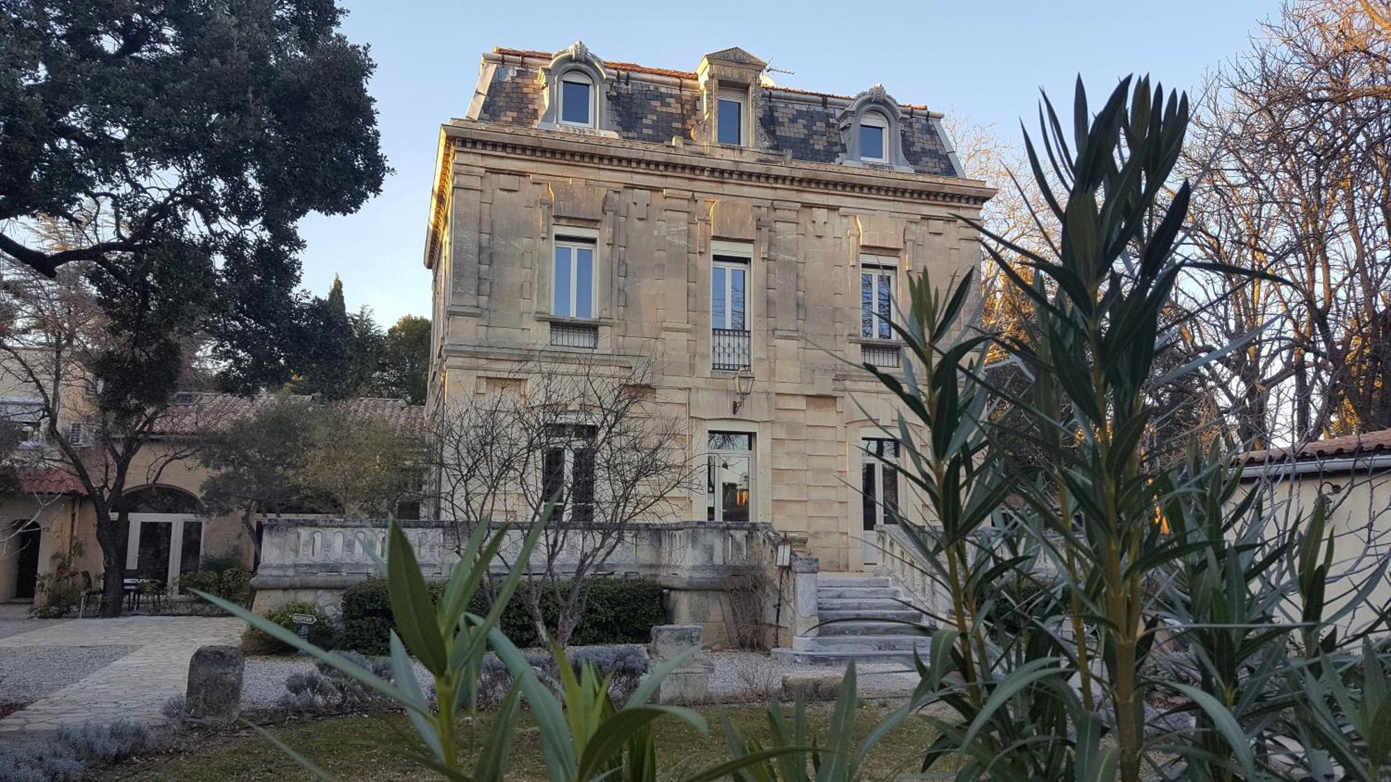 Logis Hotel - Restaurant Residence Les Cedres Villeneuve-les-Avignon Ngoại thất bức ảnh