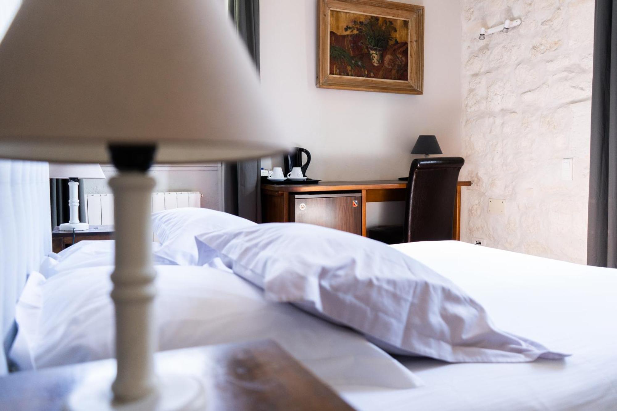Logis Hotel - Restaurant Residence Les Cedres Villeneuve-les-Avignon Ngoại thất bức ảnh