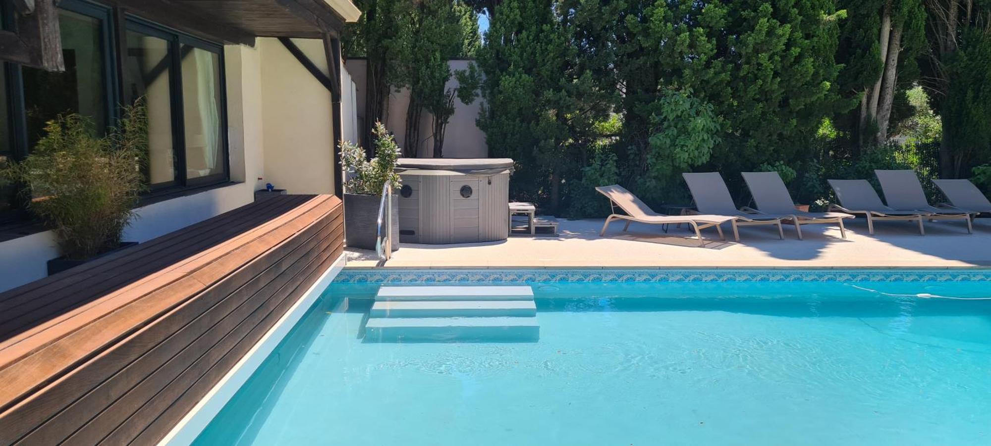 Logis Hotel - Restaurant Residence Les Cedres Villeneuve-les-Avignon Ngoại thất bức ảnh
