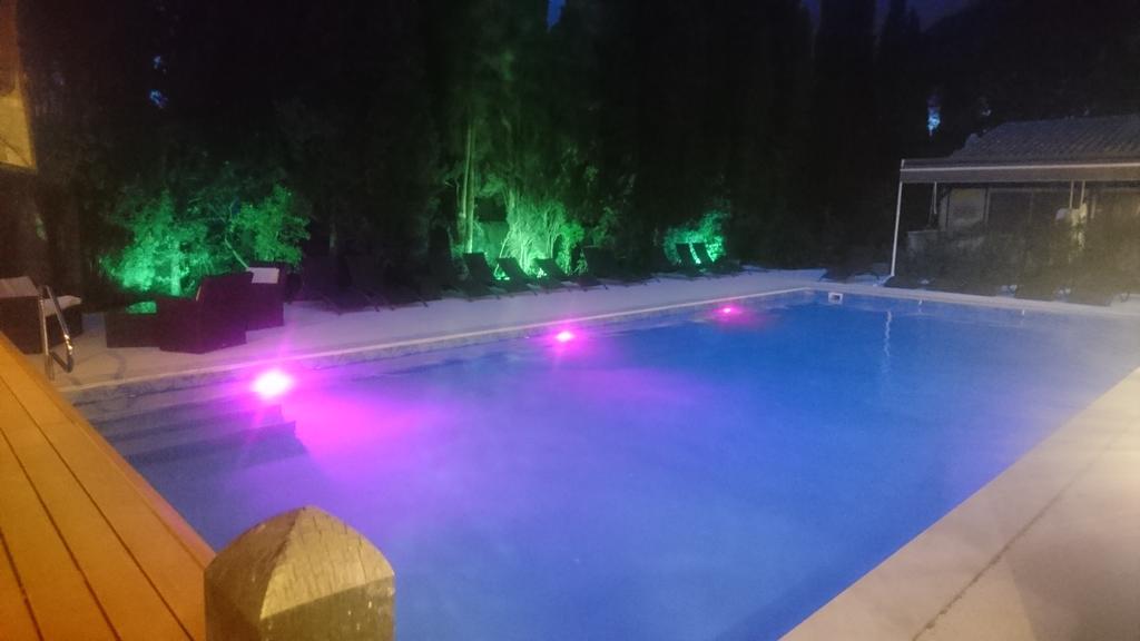 Logis Hotel - Restaurant Residence Les Cedres Villeneuve-les-Avignon Ngoại thất bức ảnh