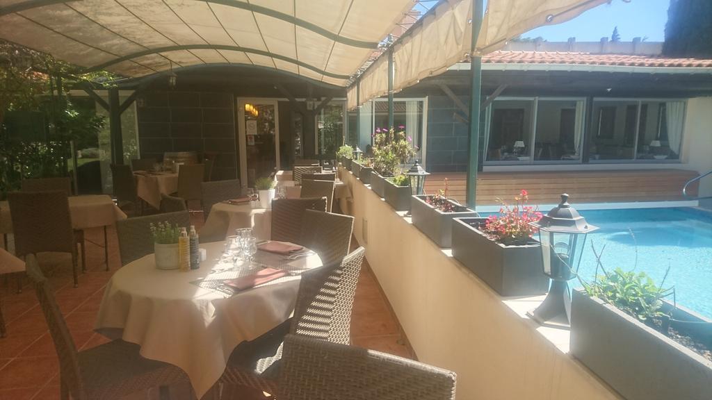 Logis Hotel - Restaurant Residence Les Cedres Villeneuve-les-Avignon Ngoại thất bức ảnh