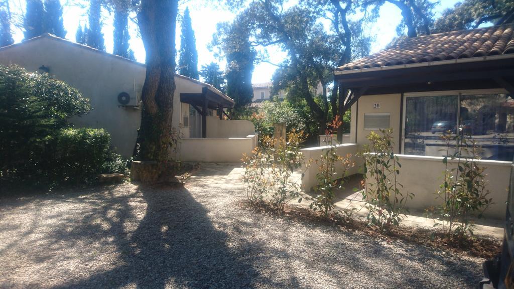 Logis Hotel - Restaurant Residence Les Cedres Villeneuve-les-Avignon Ngoại thất bức ảnh