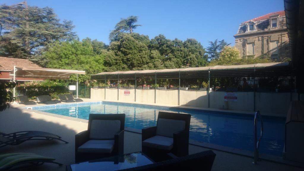 Logis Hotel - Restaurant Residence Les Cedres Villeneuve-les-Avignon Ngoại thất bức ảnh