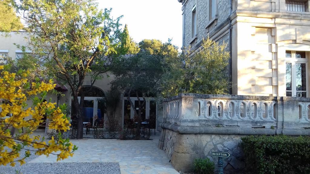 Logis Hotel - Restaurant Residence Les Cedres Villeneuve-les-Avignon Ngoại thất bức ảnh