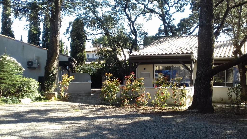 Logis Hotel - Restaurant Residence Les Cedres Villeneuve-les-Avignon Ngoại thất bức ảnh