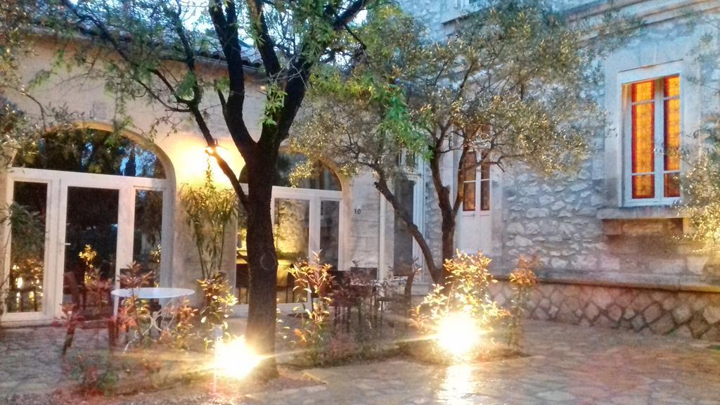 Logis Hotel - Restaurant Residence Les Cedres Villeneuve-les-Avignon Ngoại thất bức ảnh