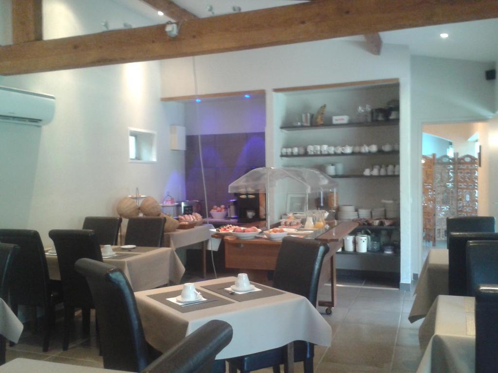 Logis Hotel - Restaurant Residence Les Cedres Villeneuve-les-Avignon Ngoại thất bức ảnh