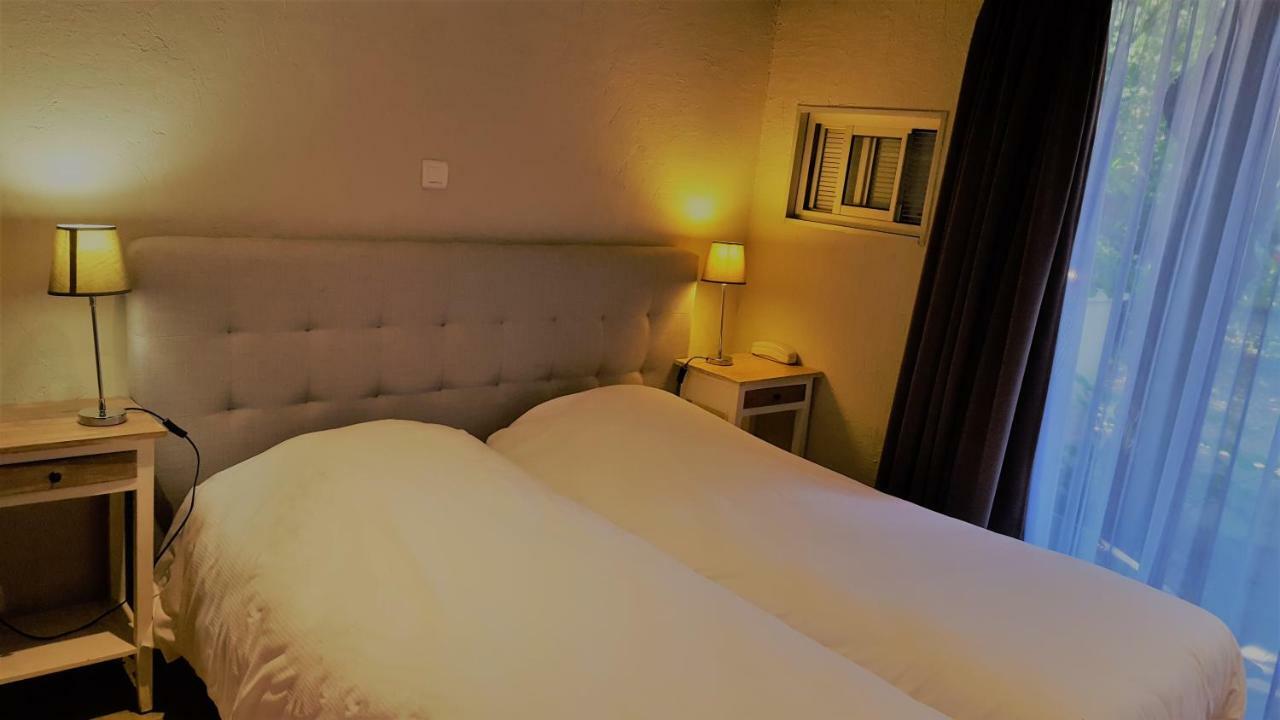 Logis Hotel - Restaurant Residence Les Cedres Villeneuve-les-Avignon Ngoại thất bức ảnh